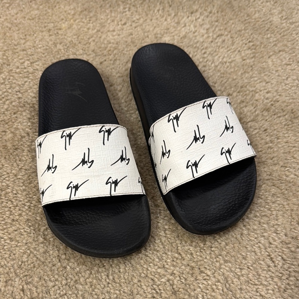 AUTHENTIC GIUSEPPE SLIDES